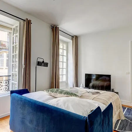 Champs-elysees - 2br With Balcony - Cityapartmentstay *