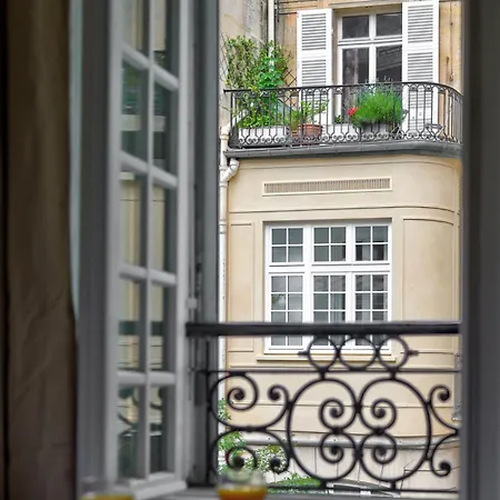 Appartamento Champs-elysees - 2br With Balcony - Cityapartmentstay