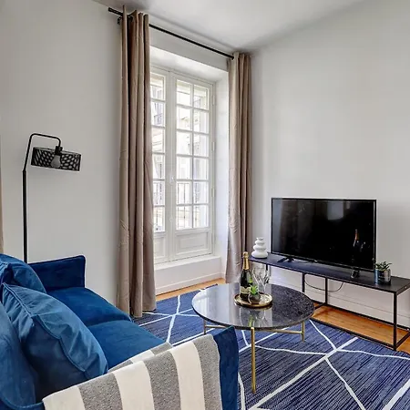 Appartamento Champs-elysees - 2br With Balcony - Cityapartmentstay *