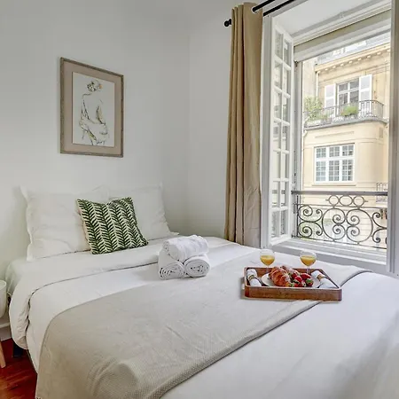Champs-elysees - 2br With Balcony - Cityapartmentstay Parigi